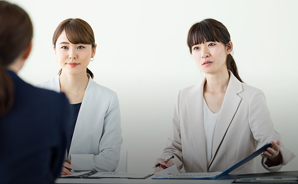 採用