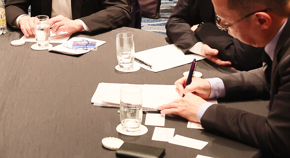 ラウンドテーブル