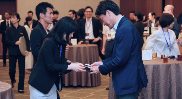 ラウンドテーブル